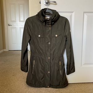 Michael Kors Raincoat - olive green XS